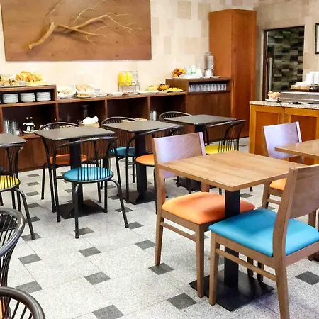 Hotel Arangues 3*
